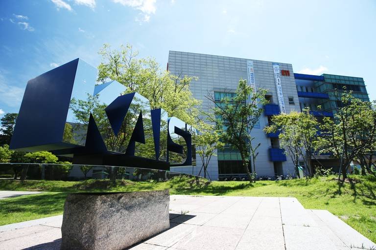 Korean scientists develop energy efficient NPU technology that reduces power consumption by 44%